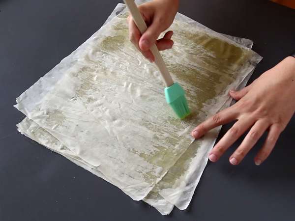 Spanakopita, ıspanaklı ve beyaz peynirli süper kolay Yunan böreği - Hazırlık adım 6