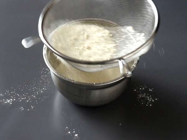 XXL fındıklı, sütlü çikolatalı ve pralinli kurabiye - Hazırlık adım 2