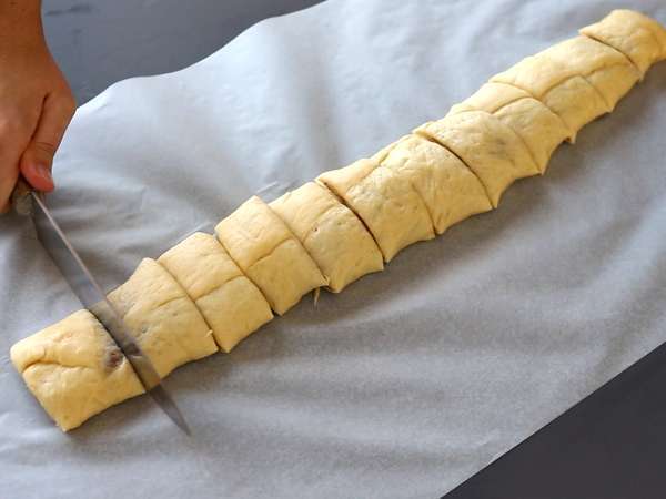 Tarçınlı rulolar, vanilya kreması ile tarçınlı çörek - Hazırlık adım 7