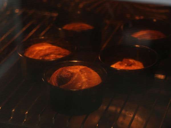 Tarçınlı rulolar, vanilya kreması ile tarçınlı çörek - Hazırlık adım 11