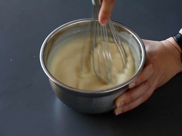 Choco flan, nemli çikolatalı kek ve vanilyalı karamelli flan'ın mükemmel birleşimi - Hazırlık adım 3