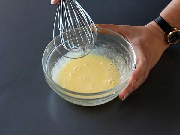 Choco flan, nemli çikolatalı kek ve vanilyalı karamelli flan'ın mükemmel birleşimi - Hazırlık adım 5