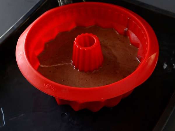 Choco flan, nemli çikolatalı kek ve vanilyalı karamelli flan'ın mükemmel birleşimi - Hazırlık adım 9