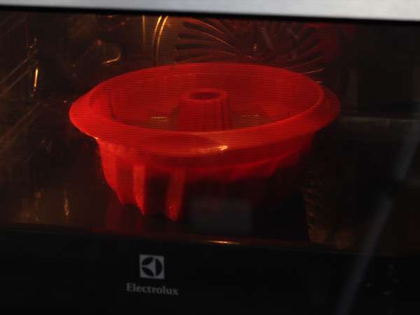 Choco flan, nemli çikolatalı kek ve vanilyalı karamelli flan'ın mükemmel birleşimi - Hazırlık adım 10