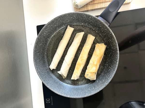 Beyaz peynirli ve maydanozlu börek - Hazırlık adım 3