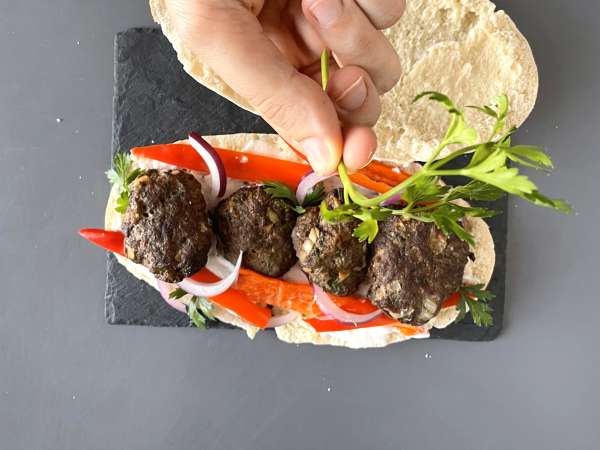 Köfte - ekmek içinde Türk köftesi - Hazırlık adım 2