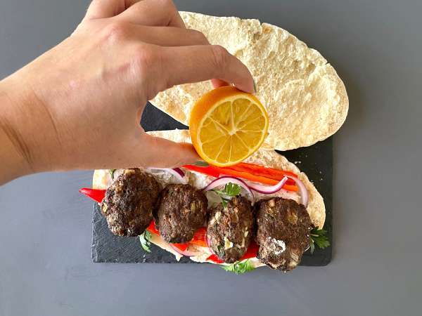 Köfte - ekmek içinde Türk köftesi - Hazırlık adım 3