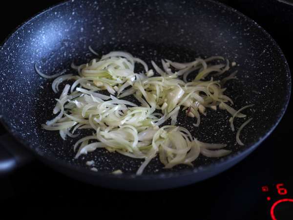 Rendelenmiş et ve rendelenmiş peynir ile doldurulmuş muz - Hazırlık adım 3