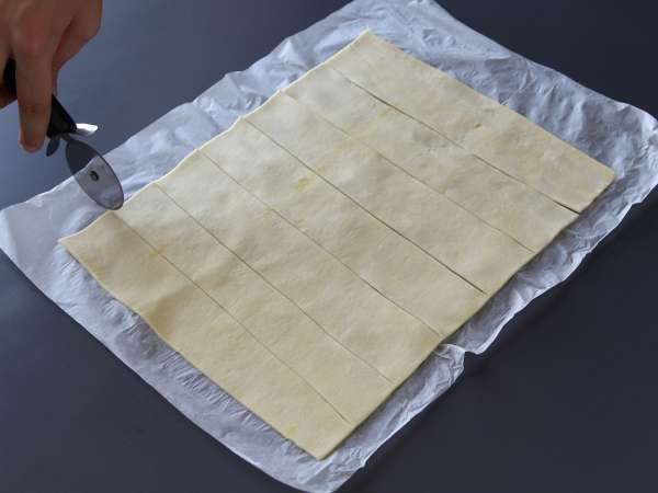 Pesto ve fromage frais ile 4 malzemeli kolay tuzlu New York rulosu - Hazırlık adım 1