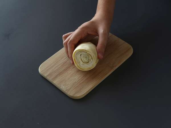 Pesto ve fromage frais ile 4 malzemeli kolay tuzlu New York rulosu - Hazırlık adım 3