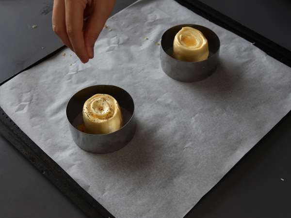 Pesto ve fromage frais ile 4 malzemeli kolay tuzlu New York rulosu - Hazırlık adım 5