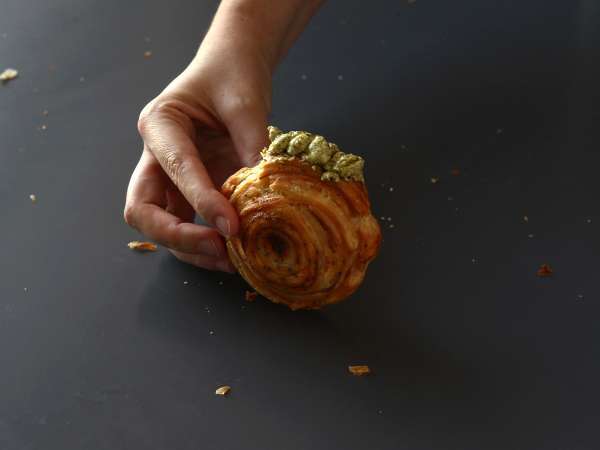 Pesto ve fromage frais ile 4 malzemeli kolay tuzlu New York rulosu - Hazırlık adım 9