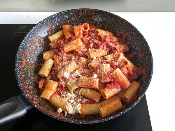 Pasta all'amatriciana, adım adım açıklanan geleneksel tarif - Hazırlık adım 9