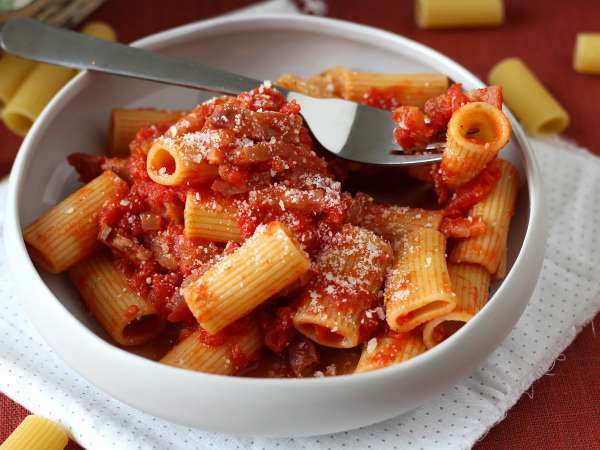 Pasta all'amatriciana, adım adım açıklanan geleneksel tarif - Hazırlık adım 10