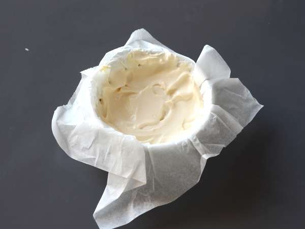 Sadece 4 malzeme ile ekonomik ricotta fondanlı kek - Hazırlık adım 2