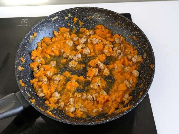 Balkabaklı ve sosisli makarna - Hazırlık adım 5