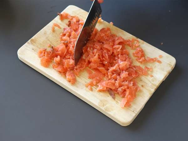 Somon füme, limonlu ve frenk soğanlı kek - Hazırlık adım 1