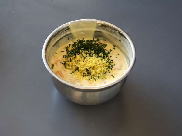 Somon füme, limonlu ve frenk soğanlı kek - Hazırlık adım 4