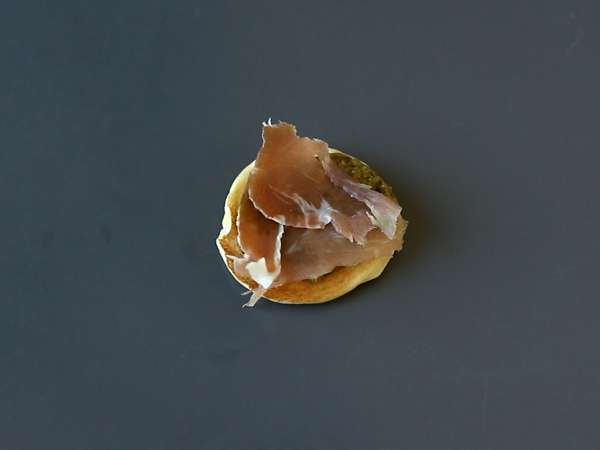 Dolgulu Blini tabağı, bayram sezonu için mükemmel ve çeşitli bir aperatif - Hazırlık adım 2