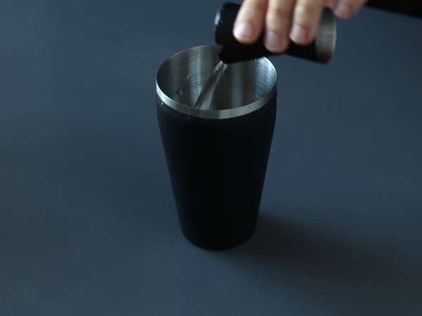 Espresso Martini, kahve severler için mükemmel bir kokteyl - Hazırlık adım 2