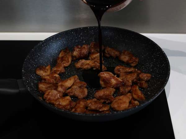 Teriyaki tavuk, tatlı ve tuzlu Japon sosuna bayılacaksınız! - Hazırlık adım 9