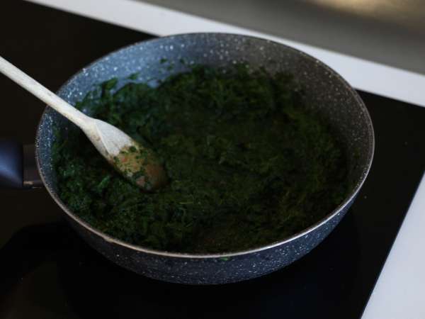 Ekstra eriyen ricotta ve ıspanaklı lazanya - Hazırlık adım 4