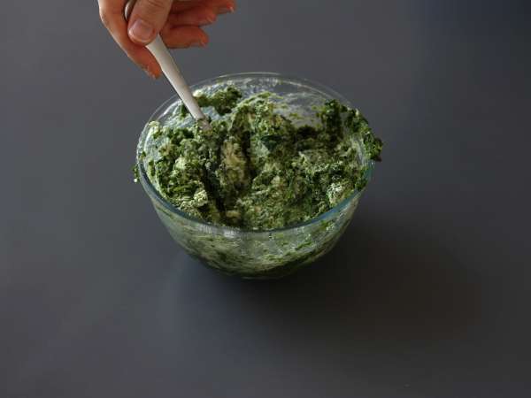 Ekstra eriyen ricotta ve ıspanaklı lazanya - Hazırlık adım 6