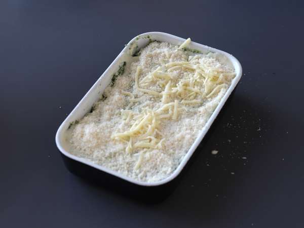 Ekstra eriyen ricotta ve ıspanaklı lazanya - Hazırlık adım 9