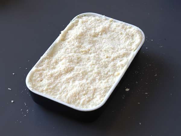 Ekstra eriyen ricotta ve ıspanaklı lazanya - Hazırlık adım 10