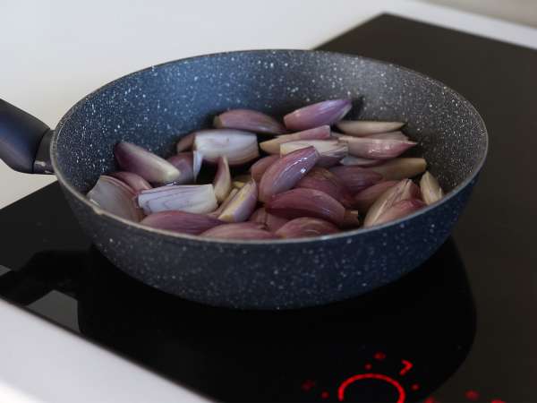 Arpacık soğanlı ve beyaz peynirli tarte tatin, karşı konulmaz tuzlu versiyon! - Hazırlık adım 1