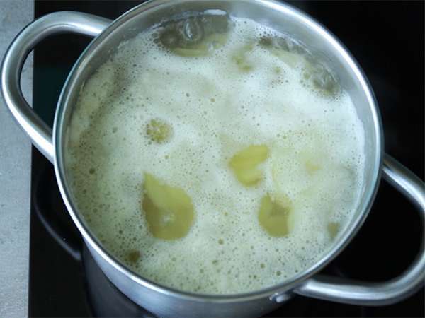 Küçük raclette aromalı tart tatin, ayrı porsiyonlarda - Hazırlık adım 1