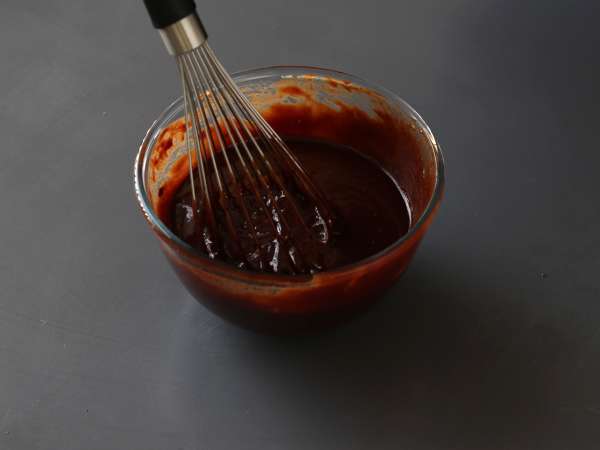 Sadece 4 malzemeyle EKSTRA FONDANT çikolatalı ve kestane kremalı kek - Hazırlık adım 2