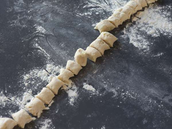 Tavada Gnocchi alla Sorrentina: herkesin sevdiği hızlı ve soslu tarif! - Hazırlık adım 6