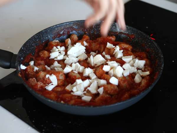 Tavada Gnocchi alla Sorrentina: herkesin sevdiği hızlı ve soslu tarif! - Hazırlık adım 9