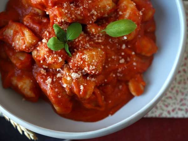 Tavada Gnocchi alla Sorrentina: herkesin sevdiği hızlı ve soslu tarif! - Hazırlık adım 11
