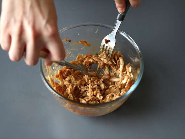 Amerikan tarzı ızgara peynirli maksi sandviç: tavuk, avokado, pastırma - Hazırlık adım 3