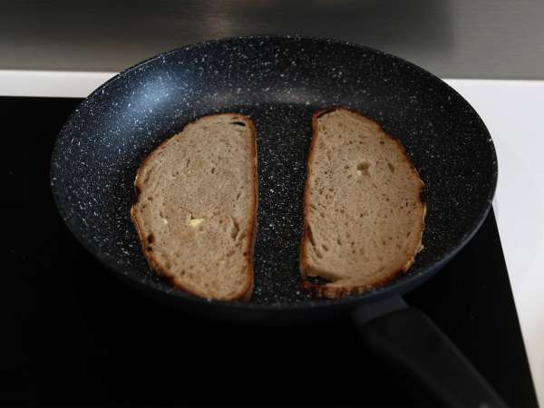 Amerikan tarzı ızgara peynirli maksi sandviç: tavuk, avokado, pastırma - Hazırlık adım 9