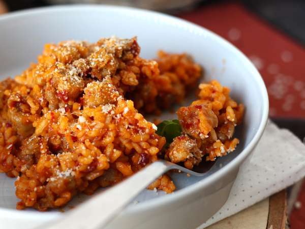 Risotto 'nduja ve sosis, yoğun lezzete sahip bir ilk yemek - Hazırlık adım 7