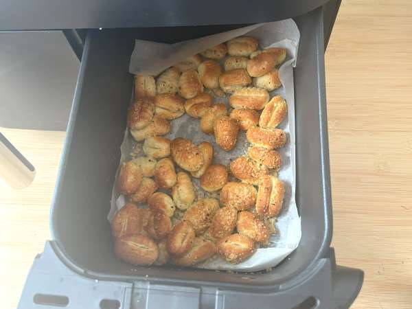 Air Fryer'da çıtır çıtır parmesanlı gnocchi - Hazırlık adım 3