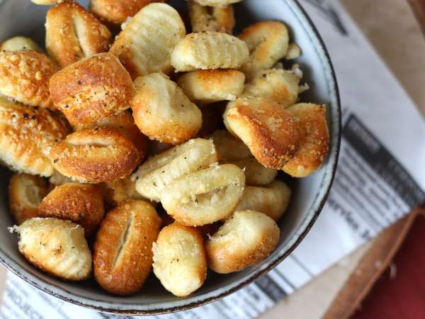 Air Fryer'da çıtır çıtır parmesanlı gnocchi - Hazırlık adım 4