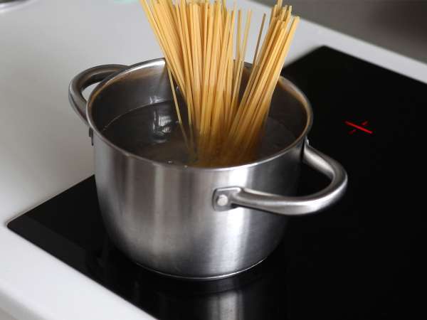 Spaghetti alla carbonara, gerçek İtalyan karbonhidrat tarifi! - Hazırlık adım 1