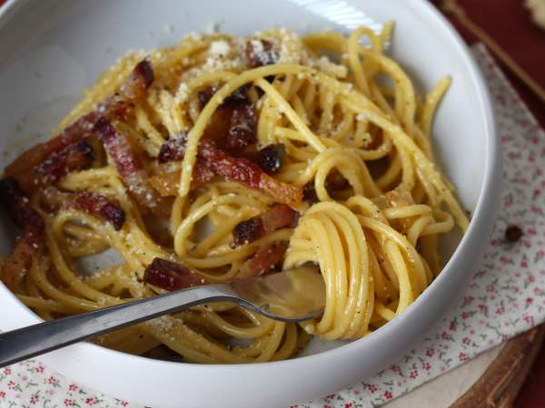 Spaghetti alla carbonara, gerçek İtalyan karbonhidrat tarifi! - Hazırlık adım 8