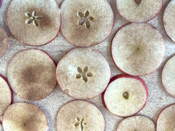 Air Fryer'da tarçınlı elma cipsi - Hazırlık adım 2