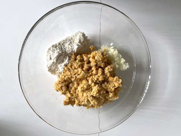 Kızartmadan çıtır çıtır sonuçlar için Hava Fritözünde Falafeller! - Hazırlık adım 1