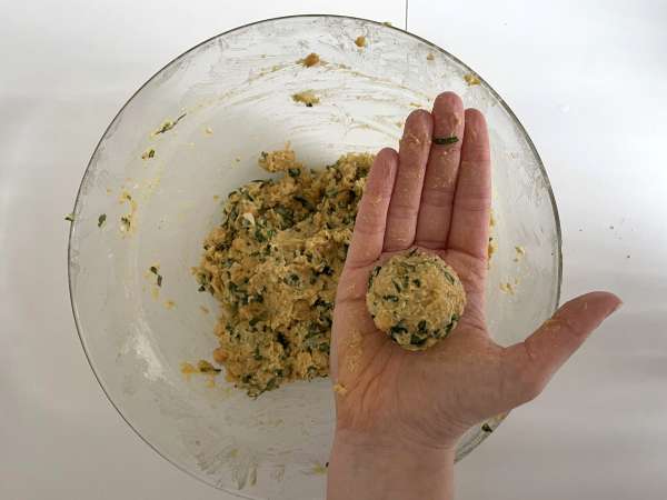 Kızartmadan çıtır çıtır sonuçlar için Hava Fritözünde Falafeller! - Hazırlık adım 4