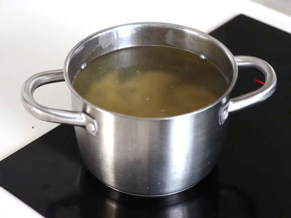 Ricotta ve ıspanak ile doldurulmuş Conchiglioni: karşı konulmaz bir fırında vejetaryen yemeği - Hazırlık adım 3