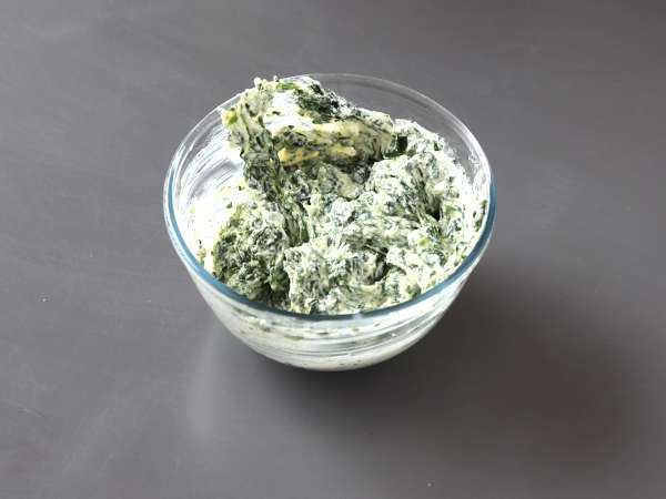 Ricotta ve ıspanak ile doldurulmuş Conchiglioni: karşı konulmaz bir fırında vejetaryen yemeği - Hazırlık adım 5