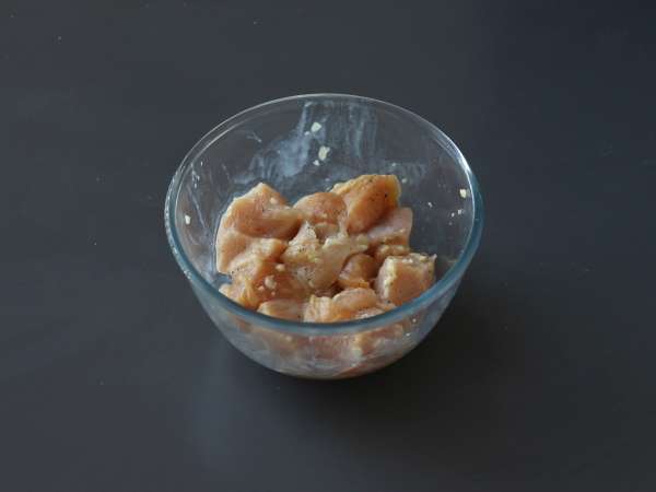 Baharatlı gochujang soslu Kore usulü kızarmış tavuk - Dakgangjeong - Hazırlık adım 3