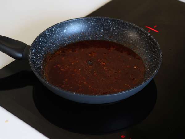 Baharatlı gochujang soslu Kore usulü kızarmış tavuk - Dakgangjeong - Hazırlık adım 5