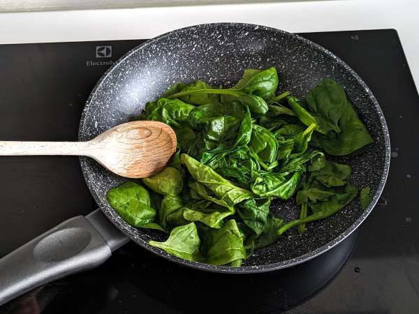 Taze ıspanak nasıl pişirilir - Hazırlık adım 4